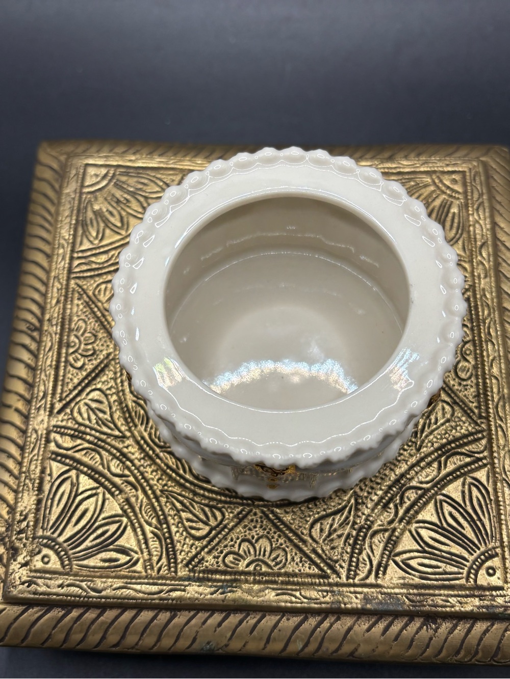 Lenox White and Gold Porcelain Trinket Box Birthday Cake - Picture 4 of 9